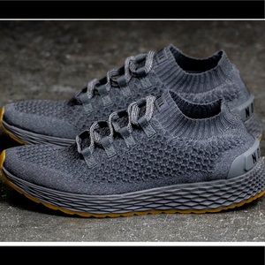 SOLD NO BULL SUZE 8.5 DARK GREY KNIT RUNNER (WOMEN'S)